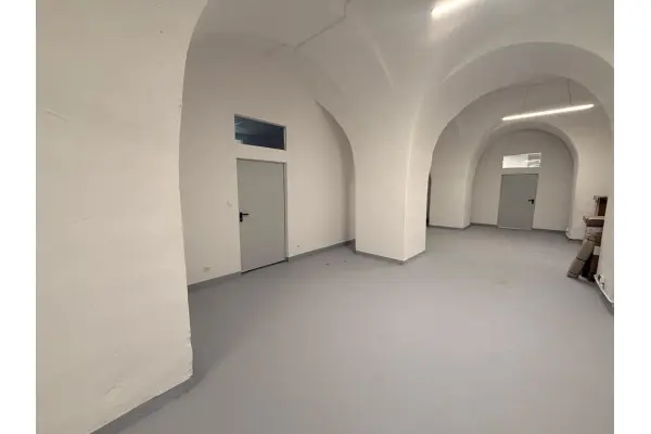 zachodniopomorskie, Szczecin, Pomorzany, Zygmunta Chmielewskiego, magazyn/hala blisko centrum Szczecina - przystanek autobusowy